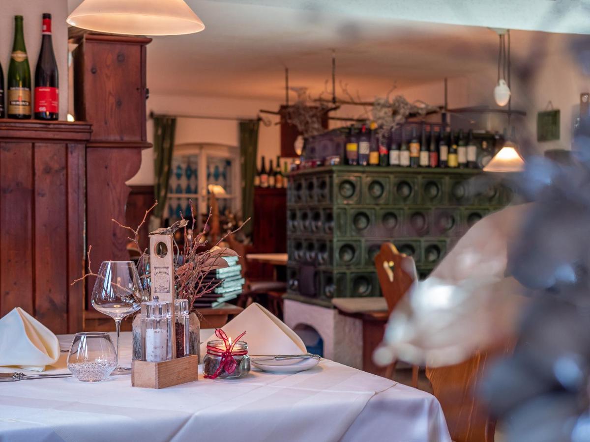 Landgasthof & Restaurant Batzenhaeusl Sankt Gilgen Esterno foto